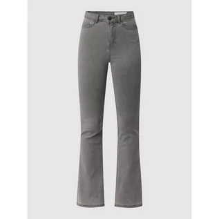 Spodnie damskie - Jeansy o rozkloszowanym kroju z dodatkiem wiskozy model Sallie - Noisy May - grafika 1