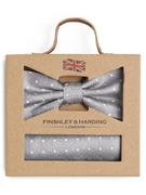 Krawaty i muchy męskie - Finshley & Harding London - Muszka i poszetka męska z jedwabiu, beżowy|szary - miniaturka - grafika 1