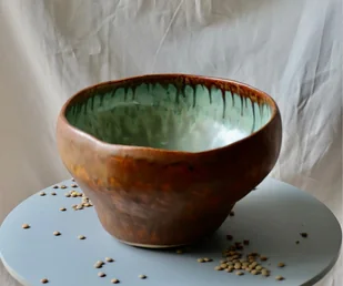 Tykwa w miedzianej kąpieli - wysoka misa ceramiczna - Miski i półmiski - miniaturka - grafika 1