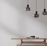 Lampy sufitowe - Lampa wisząca Mellu 3 w czarnym wykończeniu z dymionym szkłem – idealna nad stół - miniaturka - grafika 1