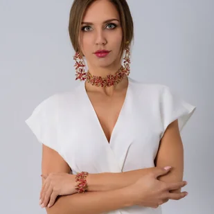 Naszyjnik z kwiatowym wzorem z kryształkami z kolekcji Blossom (C24/JES/02/3AU) - Naszyjniki Naszyjnik z kwiatowym wzorem z kryształkami z kolekcji Blossom (C24/JES/02/3AU) - Naszyjniki - miniaturka - grafika 1