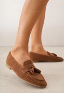 Mokasyny damskie - Brązowe Mokasyny VICES z Ażurową Cholewką i Frędzlami Hyrilea - miniaturka - grafika 1