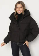 Kurtki damskie - Czarna Pikowana Kurtka Puffer z Kapturem i Kieszonką przy Rękawie Galieana - miniaturka - grafika 1