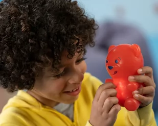 EPEE Gumimalsy Interaktywny gumowy miś Czerwony - Figurki dla dzieci - miniaturka - grafika 3