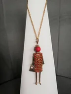 Naszyjniki - 2W1 DŁUGI NASZYJNIK I BRELOK LALKA CZERWONA 65cm - miniaturka - grafika 1