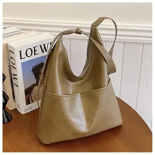 Skórzana torba na ramię z kieszeniami - Beżowy - Torebki damskie - miniaturka - grafika 1