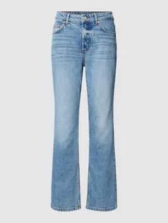 Spodnie damskie - Jeansy o rozkloszowanym kroju z 5 kieszeniami model ‘KIRUNA’ - grafika 1