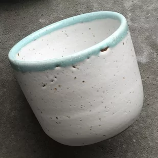 POTPOTSTUDIO Ceramiczny kubek POTPOTSTUDIO Ice Blue z turkusowym akcentem 200 ml 9385-uniw - Kubki - miniaturka - grafika 1