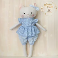 Maskotki i pluszaki - Kotek Lena przytulanka w błękitnej bluzeczce w kwiatuszki i w szortach - miniaturka - grafika 1