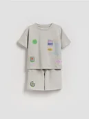 Spodnie i spodenki dla chłopców - Reserved - Bawełniany komplet - jasnoszary - miniaturka - grafika 1