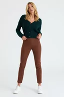 Spodnie damskie - Dopasowane, zamszowe spodnie, brąz - Greenpoint - miniaturka - grafika 1