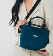 Torebki damskie - Kuferek listonoszka z wodoodpornego nubuku w kolorze turkusowym - miniaturka - grafika 1