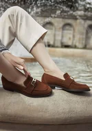 Mokasyny damskie - Zamszowe mokasyny z biżuteryjną klamrą brązowe - miniaturka - grafika 1