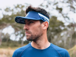 COMPRESSPORT Daszek biegowy ULTRALIGHT VISOR V2 estate blue - Czapki i chusty sportowe damskie - miniaturka - grafika 5