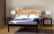 Łóżka - Łóżko drewniane z ramą metalową "Eri" z jednym szczytem - miniaturka - grafika 1