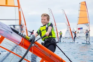 Kurs Windsurfingu "Junior" dla dzieci w Jastarni - Czasopisma - miniaturka - grafika 1