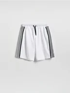 Spodnie i spodenki dla chłopców - Reserved - Bawełniane szorty - biały - miniaturka - grafika 1