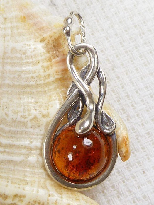 Wisiorek srebrny z bursztynem 618-59