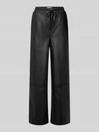 Spodnie damskie - Spodnie materiałowe o szerokim kroju z imitacji skóry model ‘Zoma’ - miniaturka - grafika 1