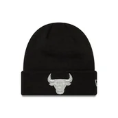 Czapki i chusty sportowe męskie - Czapka zimowa New Era NBA Chicago Bulls Metallic Black Cuff Knit Beanie Czarna - 60691272 - miniaturka - grafika 1