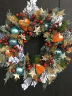 Ozdoby bożonarodzeniowe - Wianek bożonarodzeniowy brązowe serca - miniaturka - grafika 1