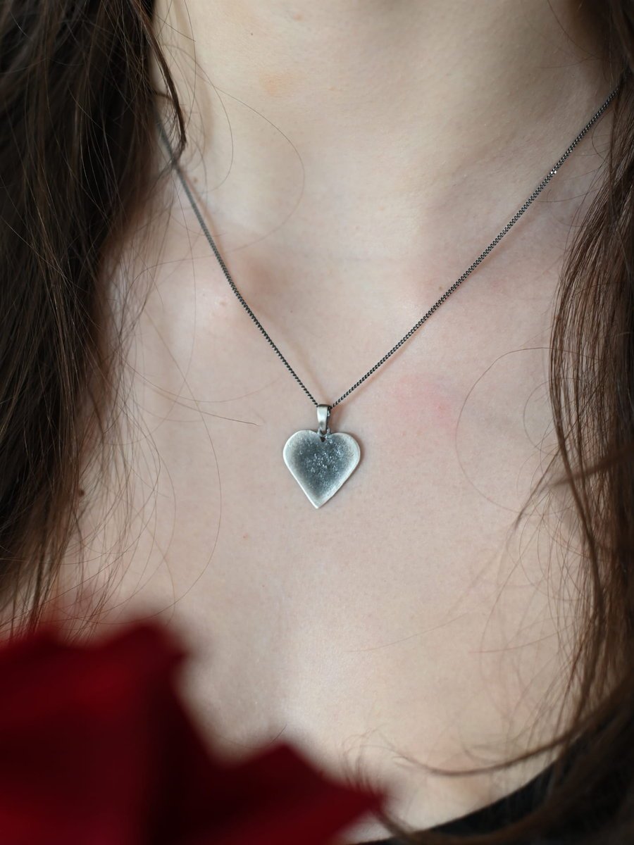 Zawieszka z sercem średnia szara - Ślady miłości