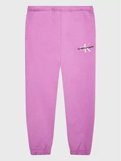 Spodnie i spodenki dla dziewczynek - Calvin Klein Jeans Spodnie dresowe Monogram Off Placed IG0IG01854 Fioletowy Relaxed Fit - grafika 1