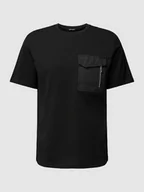Koszulki męskie - T-shirt z kieszenią na piersi i detalem z logo - miniaturka - grafika 1
