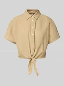 Bluzki damskie - Bluzka koszulowa krótka z mieszanki wiskozy i bawełny z dodatkiem lnu model ‘JAKIRI’ - miniaturka - grafika 1