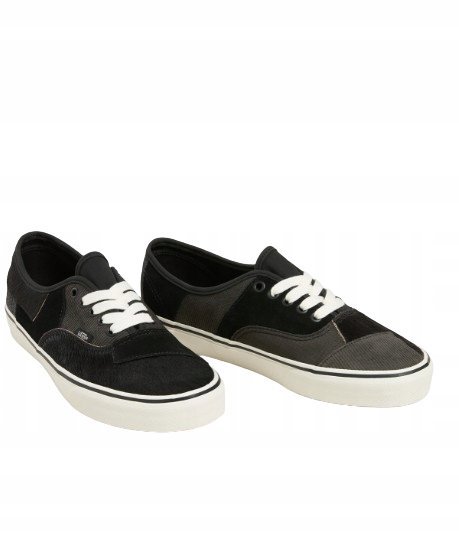 VANS CZARNE TRAMPKI MĘSKIE Z EFEKTEM FUTRA I BIAŁĄ PODESZWĄ 41 T6C