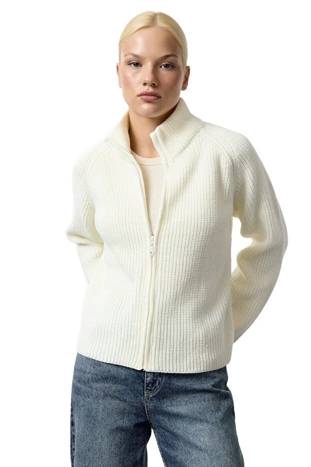 TRENDYOL SWETER DAMSKI ZAMEK GOLF KREMOWY PROSTY DO BIODER S 5EA*