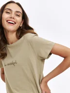 Koszulki i topy damskie - Beżowy t-shirt z delikatnym napisem - miniaturka - grafika 1