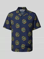 Koszule męskie - Koszula casualowa o kroju regular fit z nadrukiem z logo na całej powierzchni - miniaturka - grafika 1
