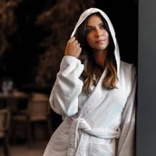 Szlafroki damskie - Graccioza Szlafrok Bee Waffle Hooded White - miniaturka - grafika 1