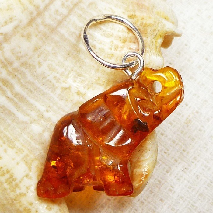 Bursztynowy słoń, srebro, wisiorek, hand carving 688-1