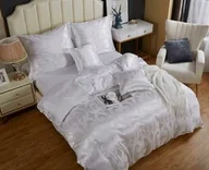 Pościel - Spod Igły I Nitki Pościel atłasowa z haftem 160x200 biała AT003 - miniaturka - grafika 1