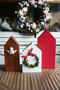 Zestaw świateczny Drewniany Czerwony Domek i Konik Dala do dekoracji - Ozdoby bożonarodzeniowe - miniaturka - grafika 1