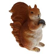 Figurki dekoracyjne - Figurka ogrodowa wiewiórka z szyszką - miniaturka - grafika 1