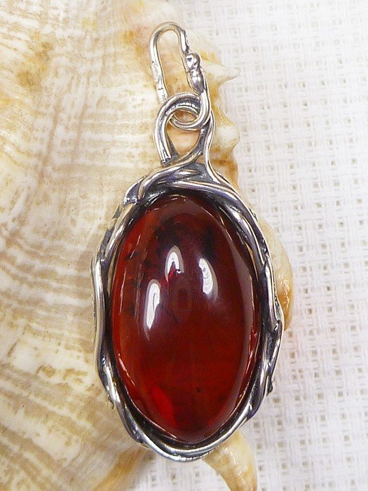 Wisiorek srebrny z bursztynem 615-46