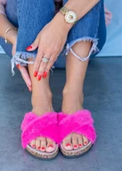 Klapki i japonki damskie - Fuksjowe klapki z futerkiem ze skórzaną wkładką i profilowaną korkową podeszwą Casu H20X2/F - miniaturka - grafika 1