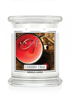 Świece - Świeca zapachowa Kringle Candle Cherry Chai, średni, klasyczny słoik, 411 g, z 2 knotami - grafika 1