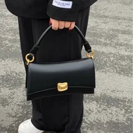 Torebki damskie - Mała torebka ze złotymi elementami - Czarny - miniaturka - grafika 1