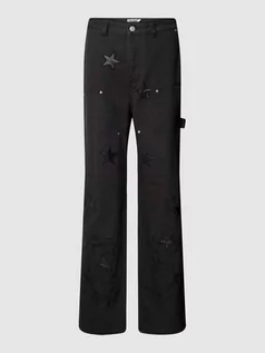 Spodnie damskie - Jeansy o kroju baggy fit z naszywkami z motywem - grafika 1