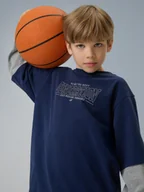 Koszulki dla chłopców - 4F Longsleeve loose z nadrukiem chłopięcy - granatowy 158/164 (12-14 lat) - miniaturka - grafika 1