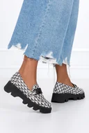 Mokasyny damskie - Białe mokasyny skórzane damskie na platformie z łańcuchem PRODUKT POLSKI Casu 2601-785 - miniaturka - grafika 1