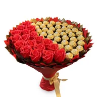 Zestawy upominkowe - Prezent na 60 18 urodziny. Słodki czerwony i złoty bukiet ze słodyczy Ferrero Rocher 42 szt i 18 szt mydlanych róż - miniaturka - grafika 1