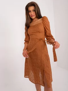 Sukienki - Sukienka na co dzień jasny brązowy letnia dekolt prostokątny rękaw krótki długość midi haft z podszewką pasek bufiasty rękaw - grafika 1