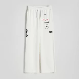 Reserved - Spodnie dresowe z nadrukiem - Biały - Spodnie damskie - miniaturka - grafika 1