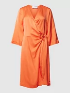 Sukienki - Sukienka kopertowa z wiskozy z dekoltem w serek model ‘FRANZISKA’ - miniaturka - grafika 1