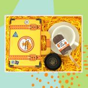 Zaparzacze i kawiarki - Zestaw prezentowy na wyjątkową okazję TRAVEL TeaBox. Zestaw 14 herbat różnego rodzaju i smaku 14x 5/8g z zaparzaczem i cukrem trzcinowym, klasyczna .. - miniaturka - grafika 1